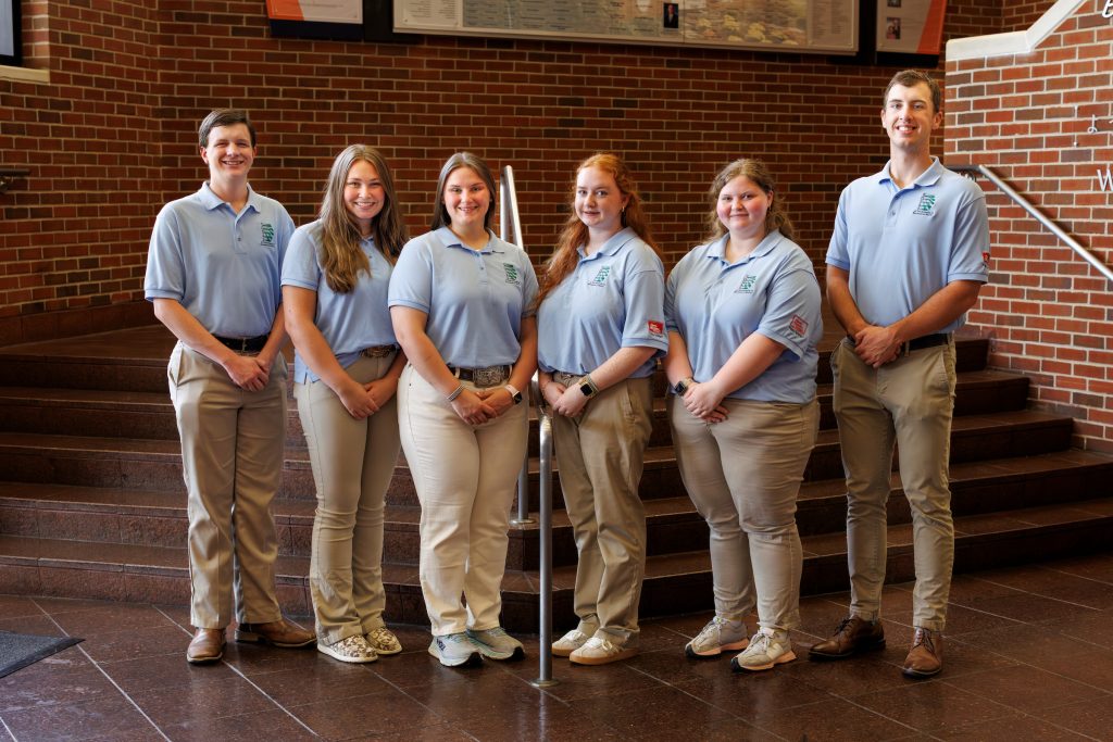 UT Martin students serve as counselors